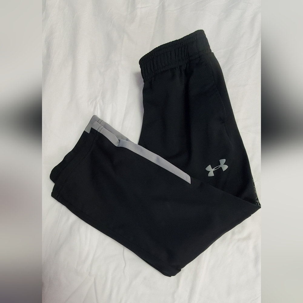Youth Under Armour pants. Black/gray. Youth small